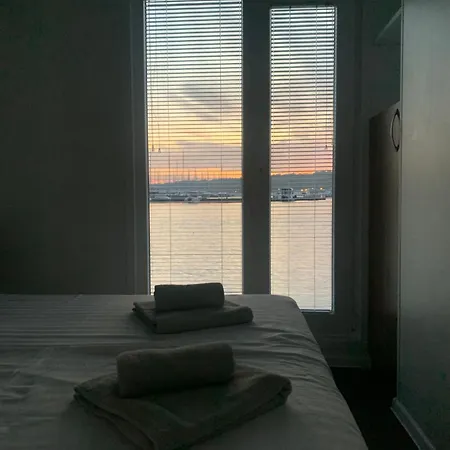 펜션 House Boat Oliva - Floating House 풀라