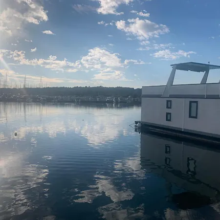 펜션 House Boat Oliva - Floating House *