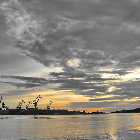 House Boat Oliva - Floating House * 풀라