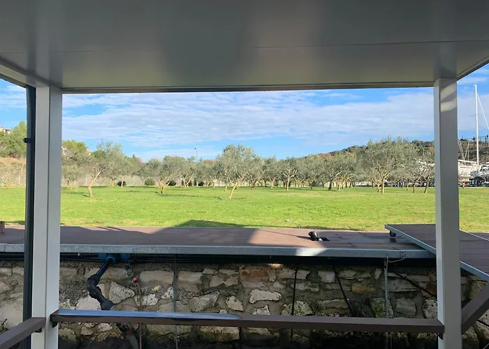 בית נופש House Boat Oliva - Floating House