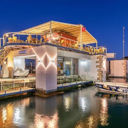 別荘 House Boat Oliva - Floating House *