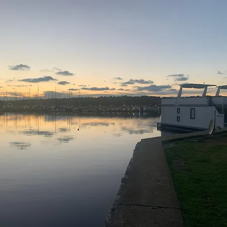 House Boat Oliva - Floating House Pola