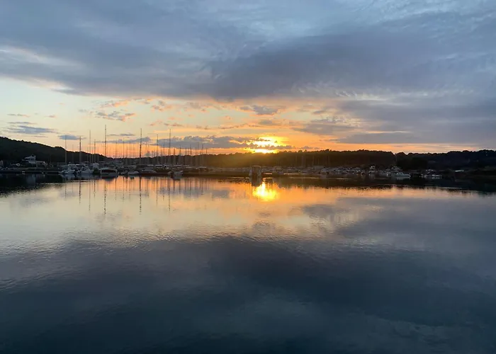 House Boat Oliva - Floating House 別荘 *