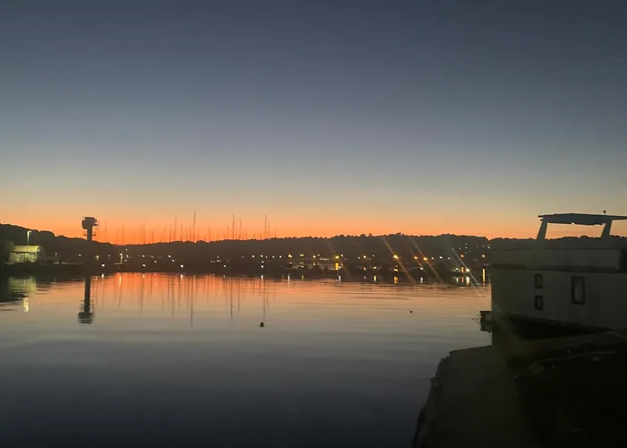 House Boat Oliva - Floating House