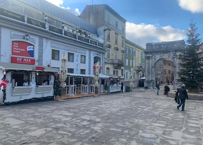 Будинок відпочинку House Boat Oliva - Floating House