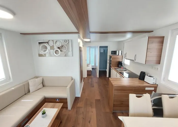 House Boat Oliva - Floating House