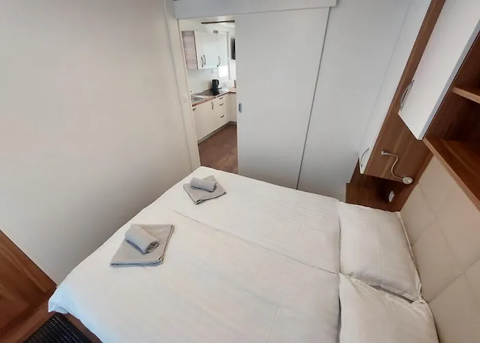 House Boat Oliva - Floating House *