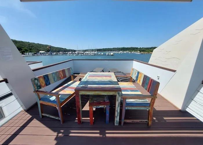 House Boat Oliva - Floating House Пула