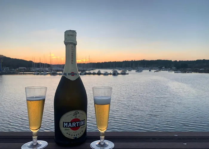 別荘 House Boat Oliva - Floating House プーラ